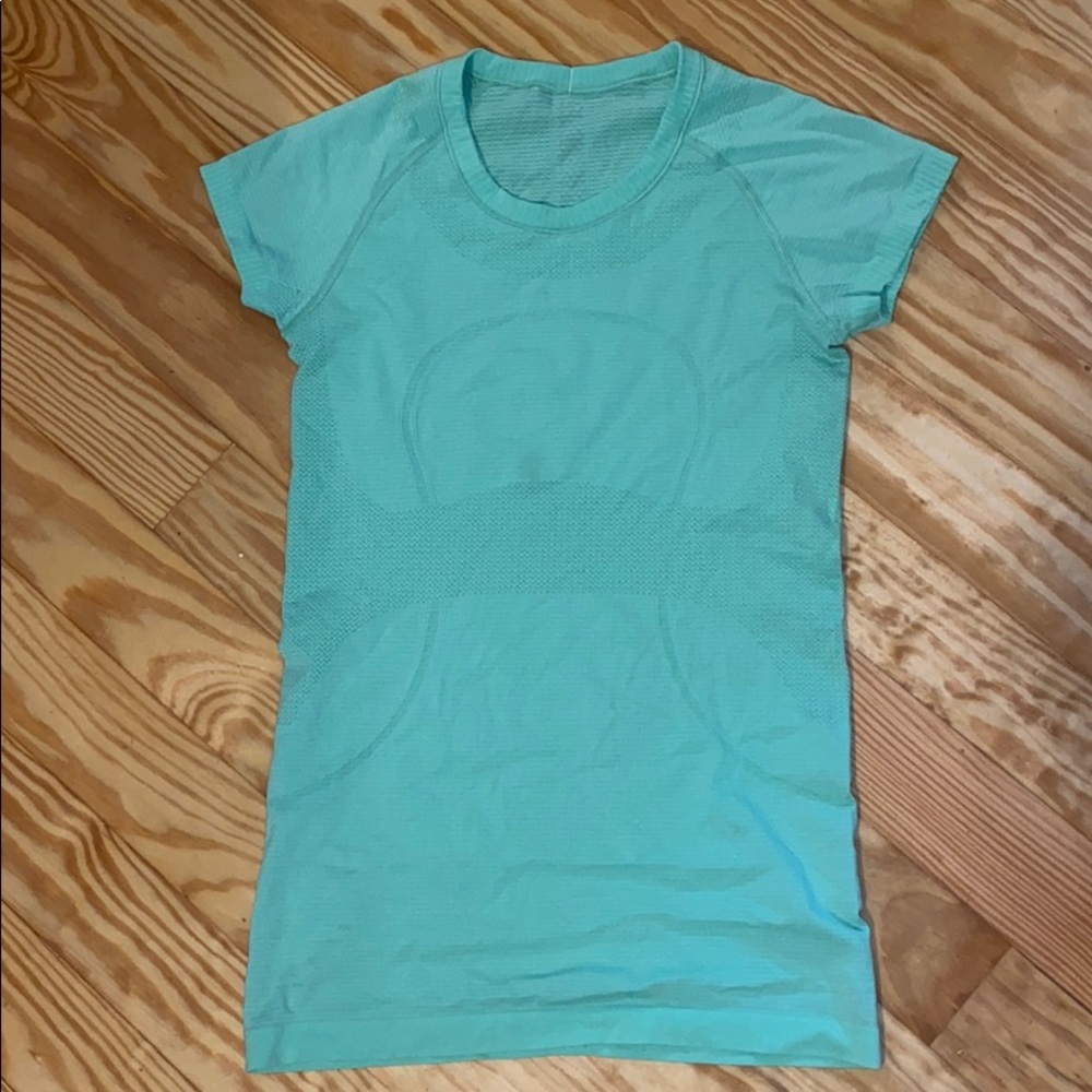 Lululemon t shirt